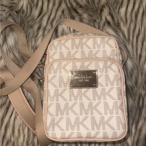 Micheal Kors Crossbody purse